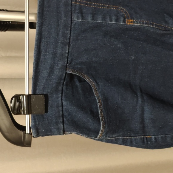 Stretchy capris - Picture 4 of 9